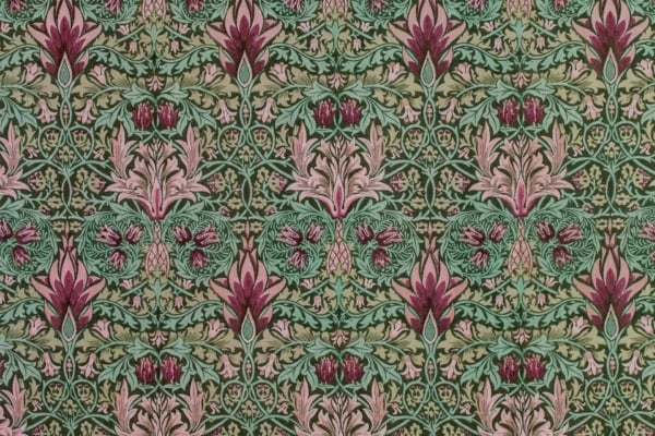 Symmetrical floral pattern wallpaper featuring an intricate design with red and pink flowers, green leaves, and vines on a green background. The rich classical decoration repeats seamlessly. Elements: flowers, leaves, vines. Colors: red, pink, green.