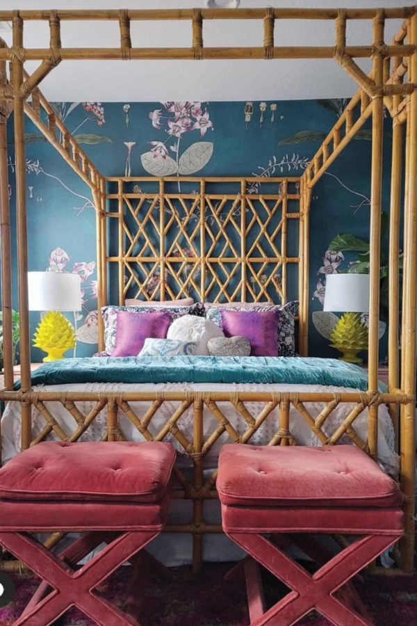 The wallpaper features a vibrant floral pattern with large green leaves, pink and purple flowers, and subtle teal accents.