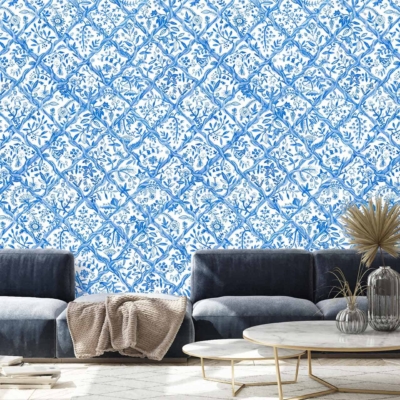 The wallpaper features a blue and white floral pattern, reminiscent of a garden trellis. Highlights include blue flowers, white background, and intricate trellis designs.