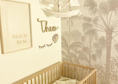 Palm tree wallpaper features lush green fronds and brown trunks on a sandy beige background.