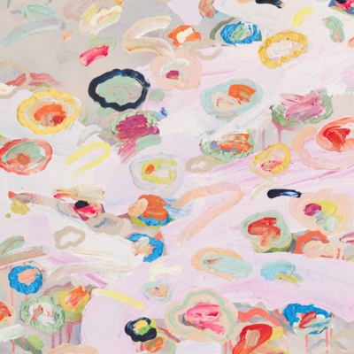 Abstract painting wallpaper with vibrant brushstrokes in pink, blue, yellow, green, and black. Dynamic composition with swirling shapes, dots, and smears against a neutral background. Chaotic yet harmonious pattern.