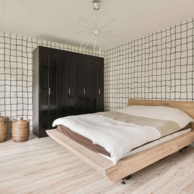 The wallpaper features a grid pattern with a minimalist design, showcasing intersecting lines in a monochrome palette.