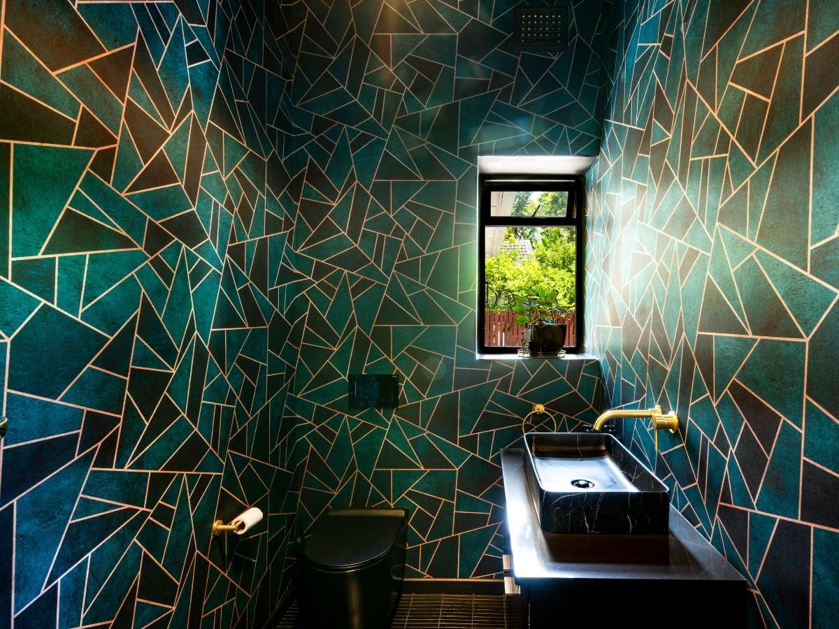 Geometric green wallpaper in a bathroom setting