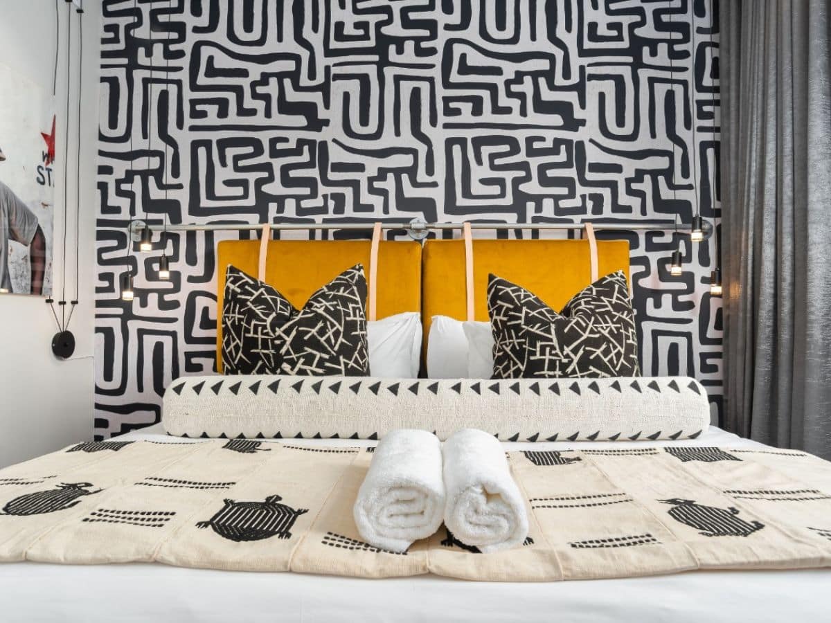 Hotel bedroom wallpaper for master bedroom