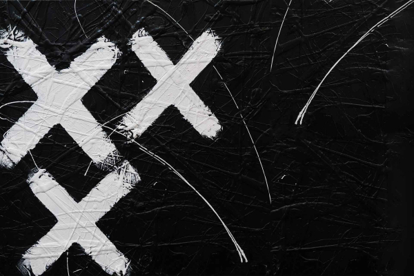 Abstract wallpaper features a black background, with three large white Xs on the left half. The surface is textured with scratches and lines, creating dynamic movement similar to an olive grove in motion. Key elements: black background, white Xs, textured lines and scratches.